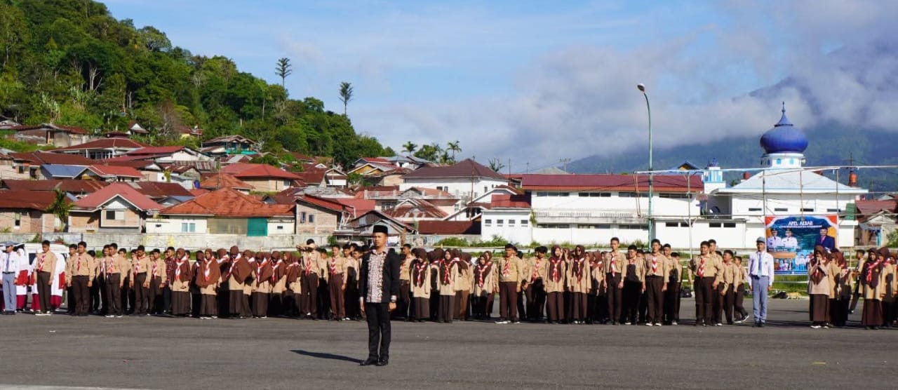 Ratusan pelajar Padang Panjang saat ikuti apel Akbar Cinta Kerukunan dan Kebangsaan di Lapangan Bancah Laweh, Rabu (6/8/2025) pagi.